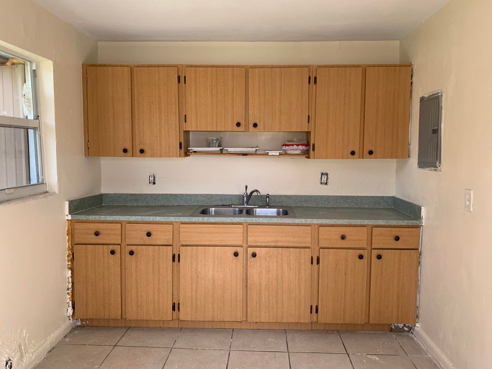 Recently Rented: $800 (2 beds, 1 baths, 1000 Square Feet)