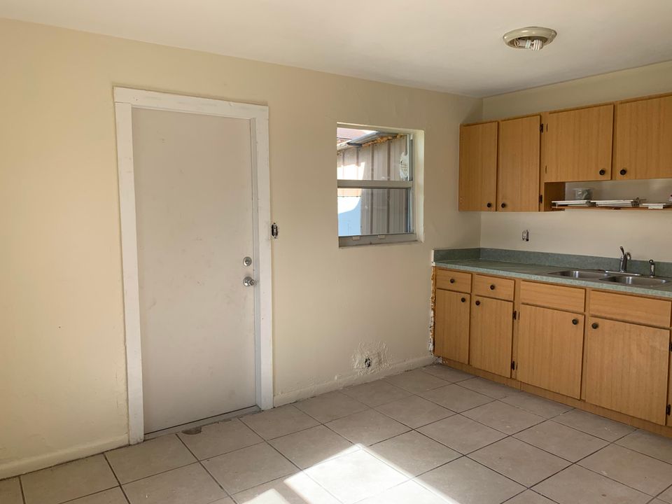 Recently Rented: $800 (2 beds, 1 baths, 1000 Square Feet)