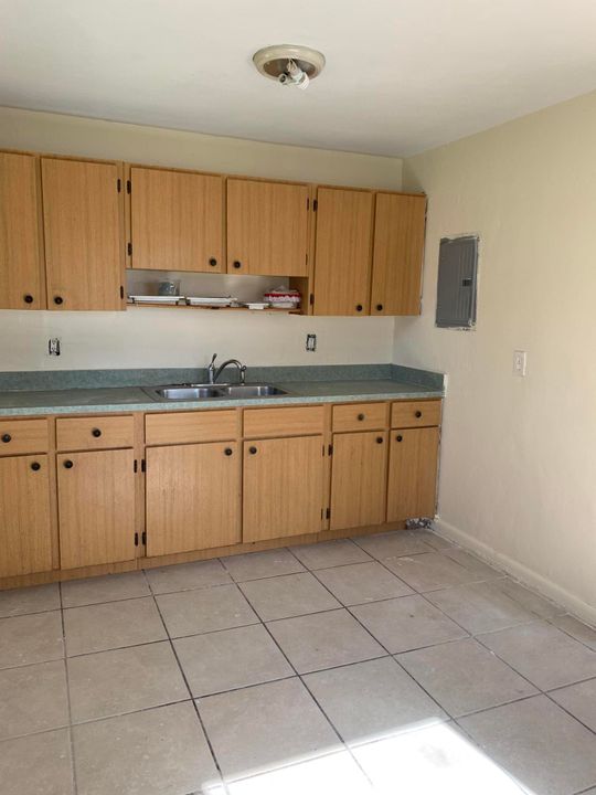 Recently Rented: $800 (2 beds, 1 baths, 1000 Square Feet)