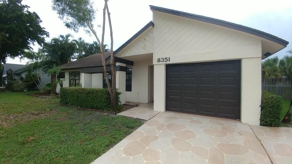 Recently Rented: $1,995 (3 beds, 2 baths, 1638 Square Feet)