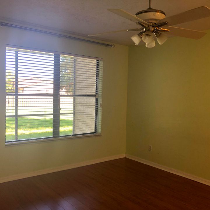 Recently Sold: $118,000 (2 beds, 2 baths, 967 Square Feet)