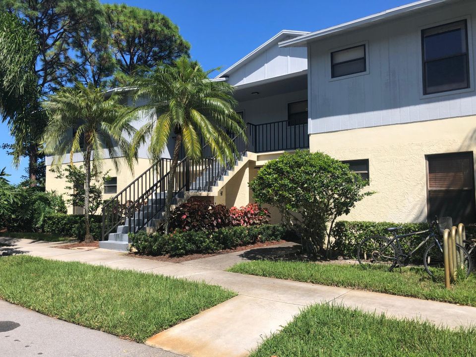 Recently Sold: $118,000 (2 beds, 2 baths, 967 Square Feet)