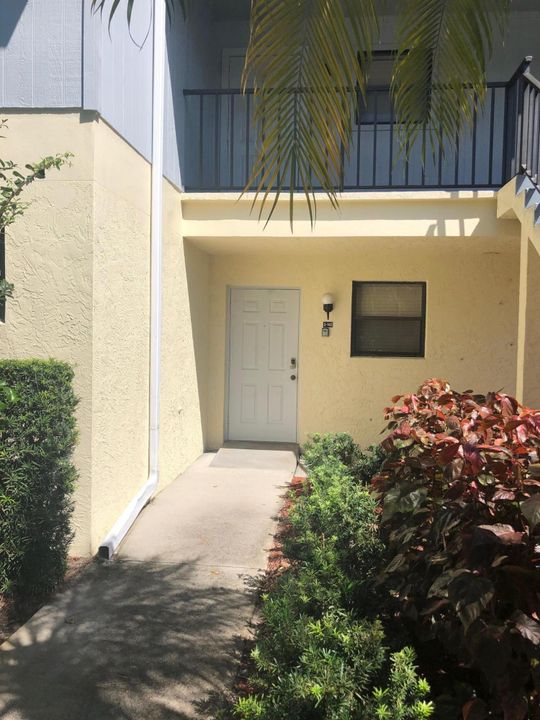 Recently Sold: $118,000 (2 beds, 2 baths, 967 Square Feet)