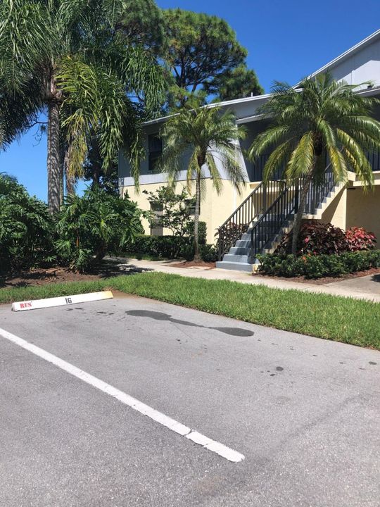 Recently Sold: $118,000 (2 beds, 2 baths, 967 Square Feet)