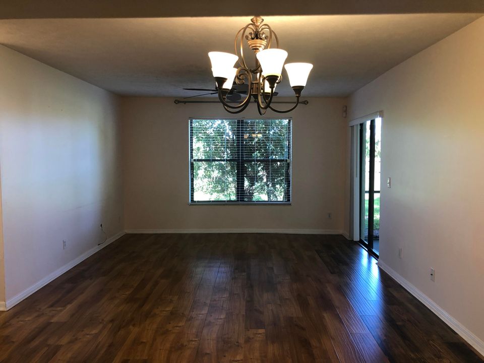 Recently Sold: $118,000 (2 beds, 2 baths, 967 Square Feet)