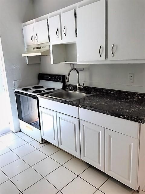 Recently Rented: $1,300 (1 beds, 1 baths, 600 Square Feet)