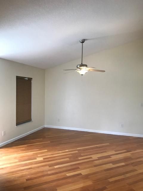 Recently Rented: $1,650 (3 beds, 2 baths, 1452 Square Feet)