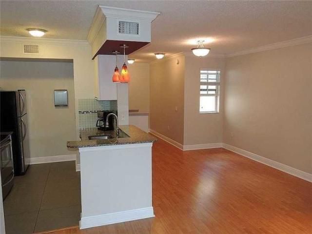 Recently Rented: $2,200 (3 beds, 2 baths, 1450 Square Feet)