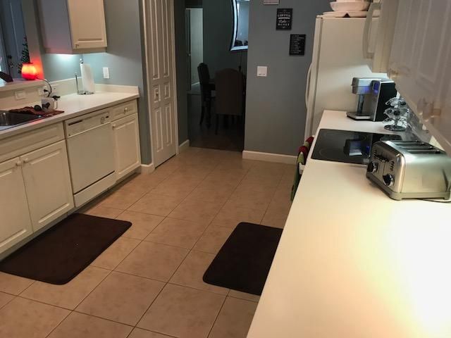 Recently Rented: $1,900 (3 beds, 2 baths, 2028 Square Feet)