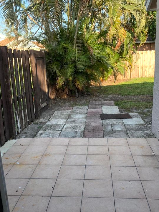 Vendido Recientemente: $159,000 (2 camas, 2 baños, 871 Pies cuadrados)