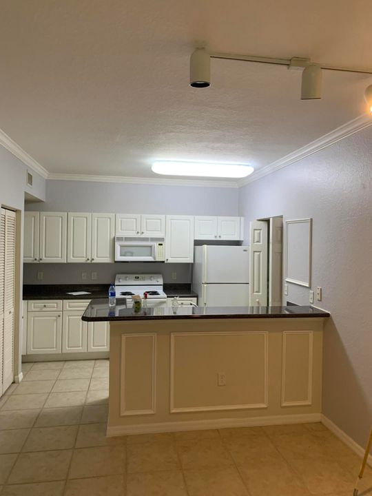 Recently Rented: $1,150 (1 beds, 1 baths, 695 Square Feet)