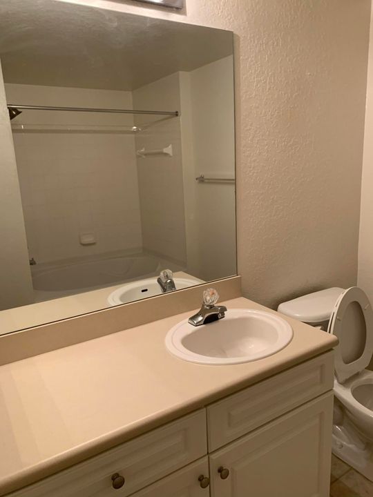 Recently Rented: $1,150 (1 beds, 1 baths, 695 Square Feet)