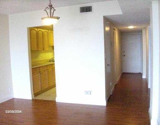 Recently Rented: $1,350 (1 beds, 1 baths, 865 Square Feet)
