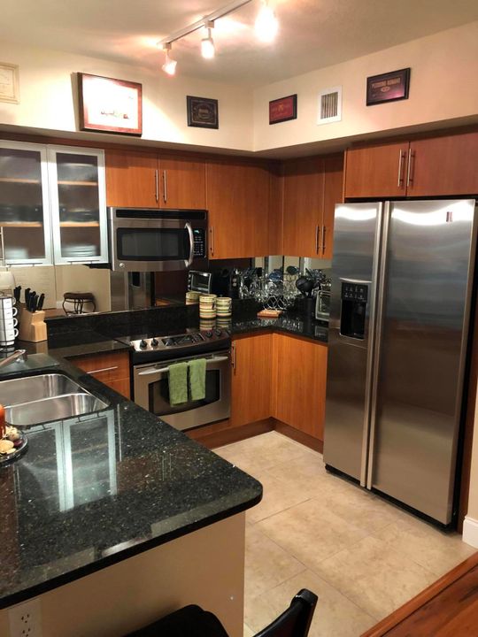 Recently Rented: $3,000 (1 beds, 1 baths, 800 Square Feet)