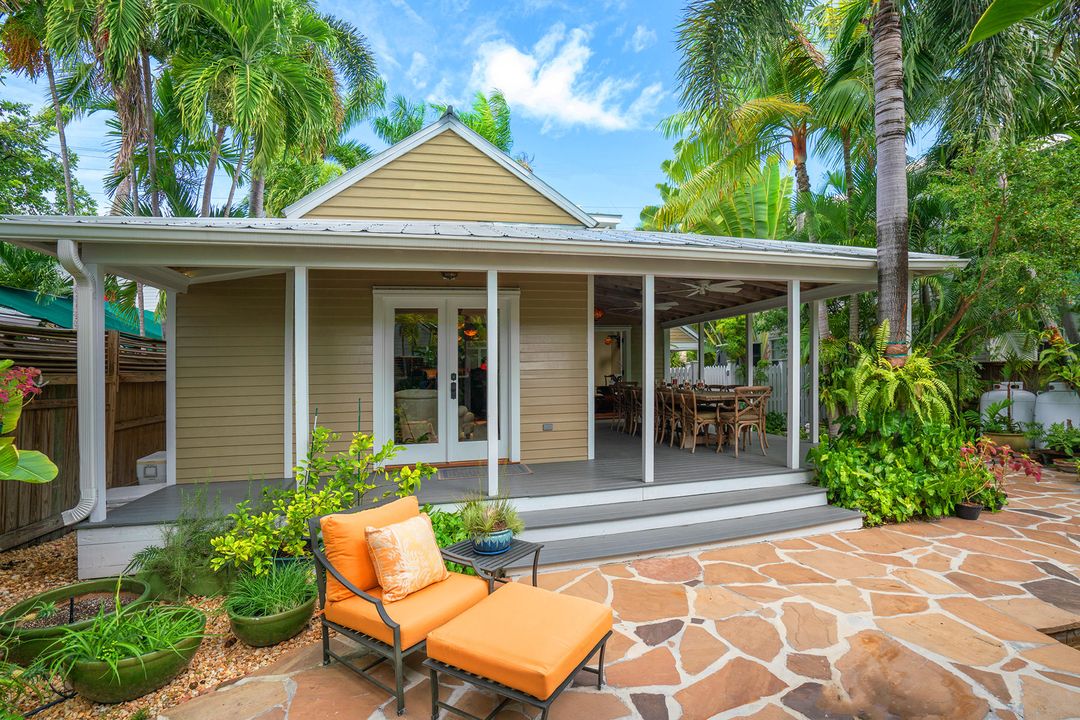 Recently Sold: $2,550,000 (3 beds, 3 baths, 2188 Square Feet)