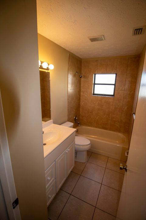 Недавно арендовано: $1,450 (3 спален, 2 ванн, 1050 Квадратных фут)