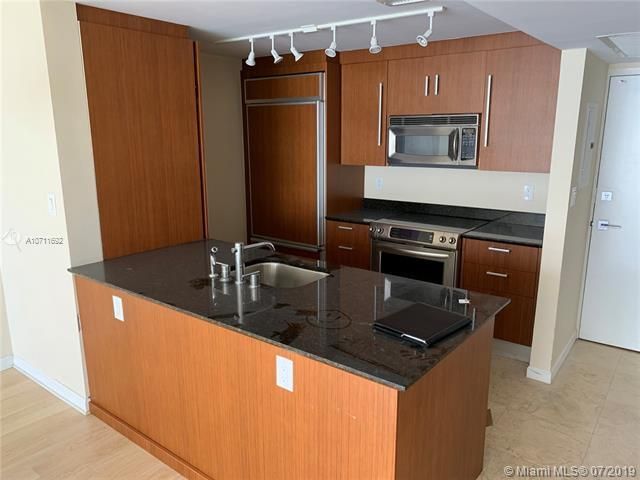 Recently Rented: $2,500 (1 beds, 1 baths, 896 Square Feet)