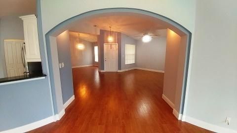 Recently Rented: $2,100 (2 beds, 2 baths, 1822 Square Feet)