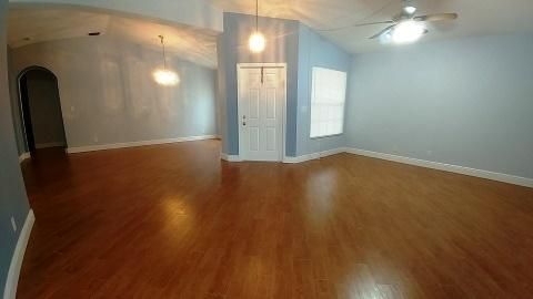 Recently Rented: $2,100 (2 beds, 2 baths, 1822 Square Feet)