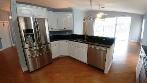 Recently Rented: $2,100 (2 beds, 2 baths, 1822 Square Feet)