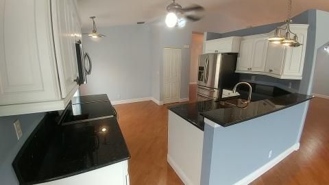 Recently Rented: $2,100 (2 beds, 2 baths, 1822 Square Feet)