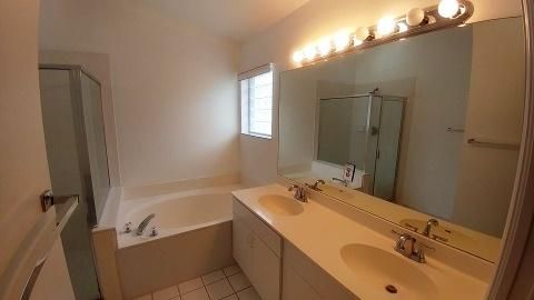 Recently Rented: $2,100 (2 beds, 2 baths, 1822 Square Feet)