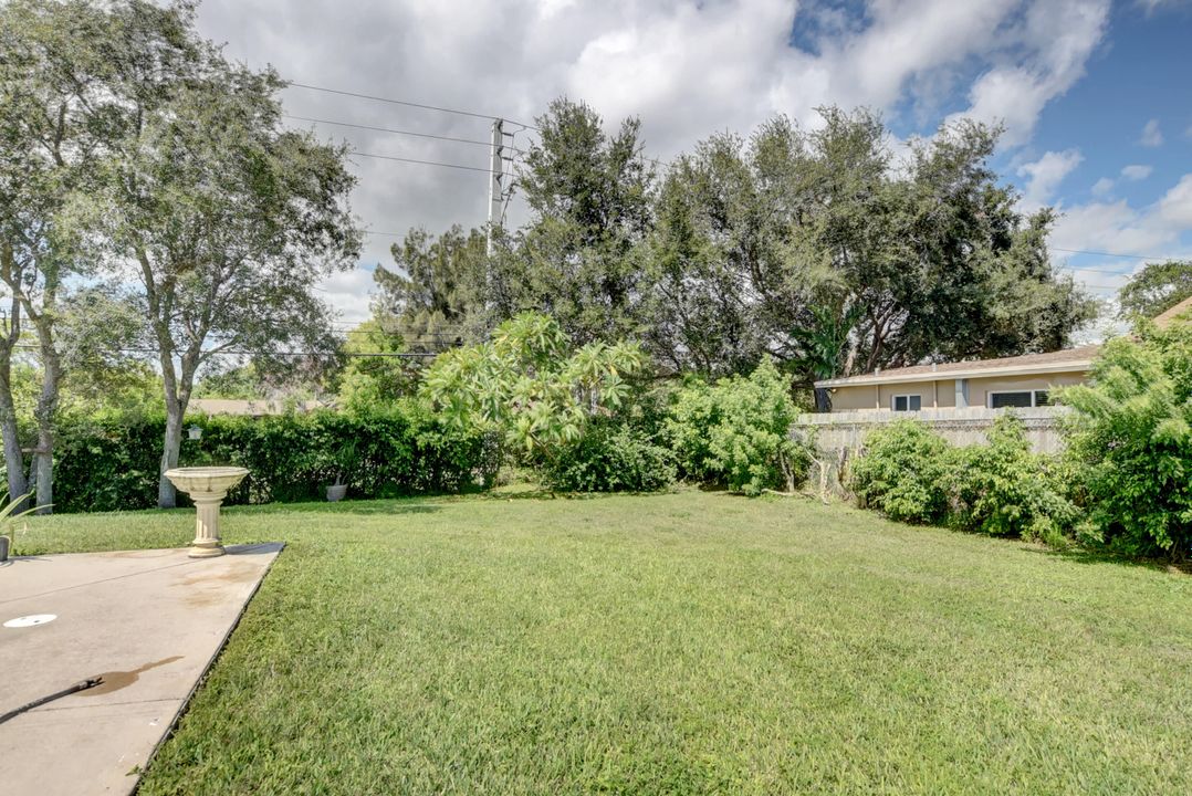 Recently Sold: $300,000 (3 beds, 2 baths, 1972 Square Feet)