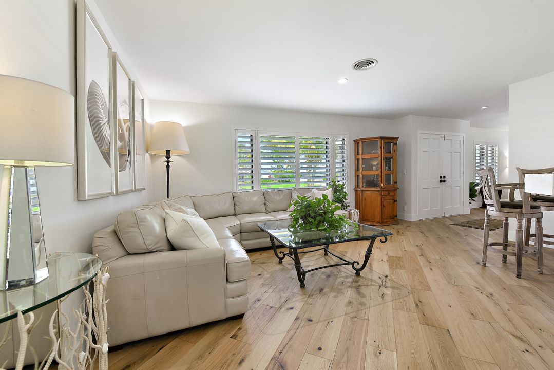 Recently Sold: $650,000 (3 beds, 2 baths, 1920 Square Feet)