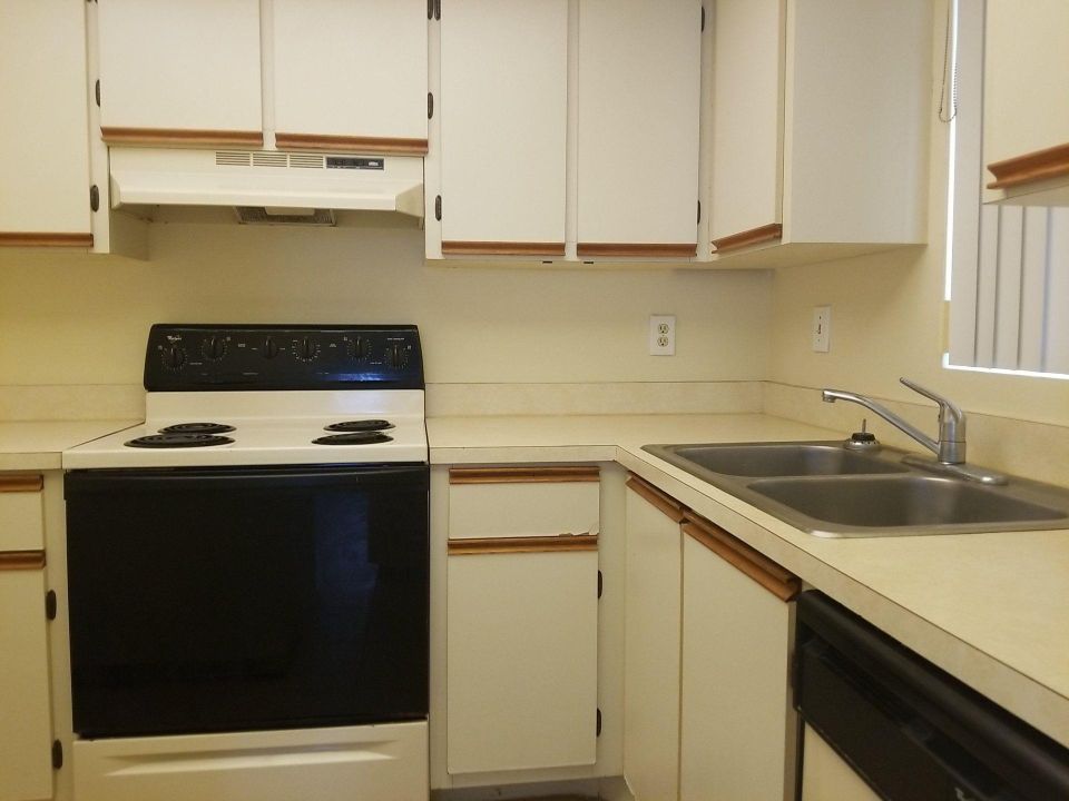 Recently Rented: $925 (2 beds, 2 baths, 782 Square Feet)