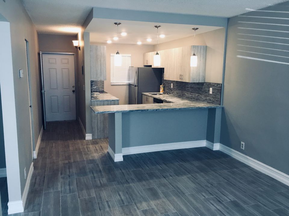 Active With Contract: $1,200 (1 beds, 1 baths, 512 Square Feet)