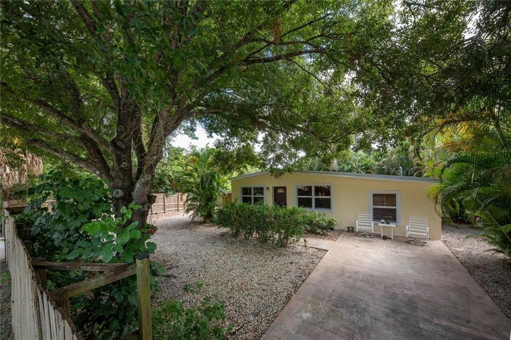 Recently Sold: $269,900 (4 beds, 2 baths, 1886 Square Feet)