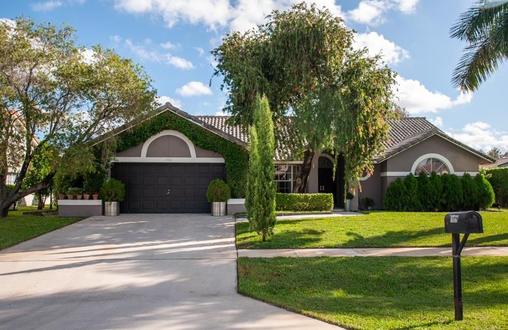 最近租的: $7,500 (4 贝兹, 2 浴室, 2301 平方英尺)