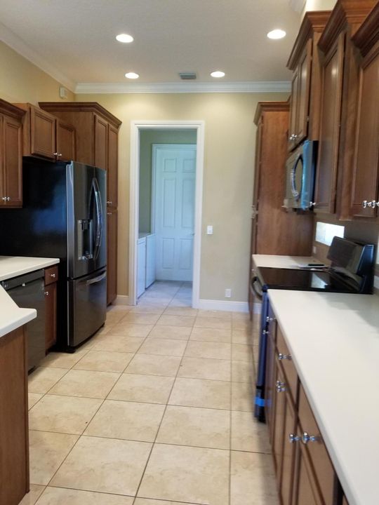 Recently Rented: $3,250 (2 beds, 2 baths, 2085 Square Feet)