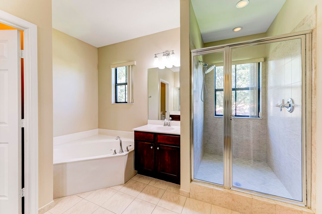 最近售出: $329,900 (3 贝兹, 2 浴室, 1935 平方英尺)