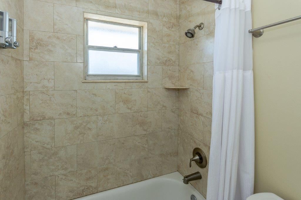 Недавно арендовано: $1,700 (2 спален, 1 ванн, 9548 Квадратных фут)