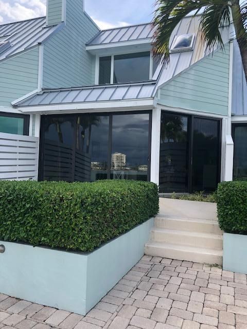 Recently Sold: $1,149,000 (3 beds, 2 baths, 1750 Square Feet)