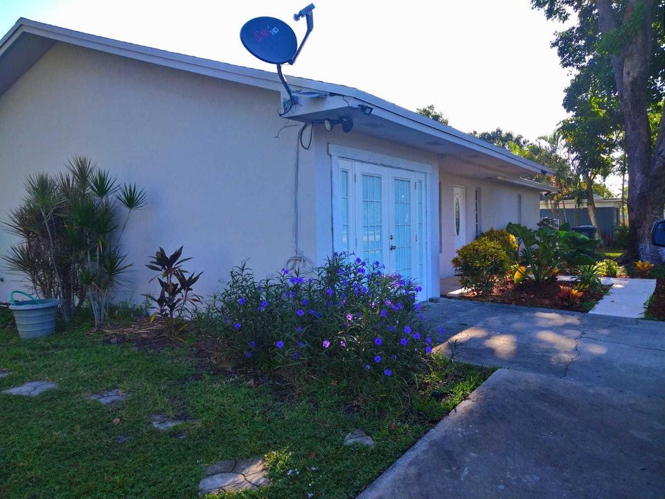 Recently Sold: $290,000 (3 beds, 2 baths, 1604 Square Feet)