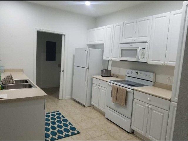 Recently Rented: $1,300 (2 beds, 2 baths, 1437 Square Feet)