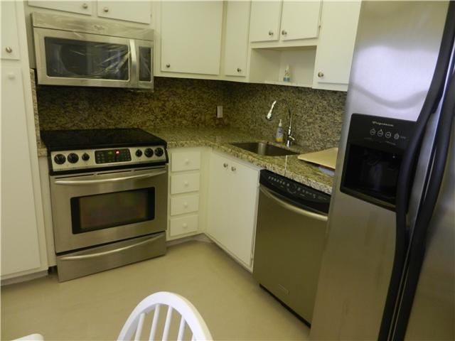 Recently Rented: $1,400 (2 beds, 2 baths, 1100 Square Feet)