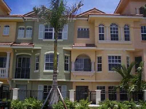 Недавно продано: $330,000 (2 спален, 3 ванн, 1993 Квадратных фут)