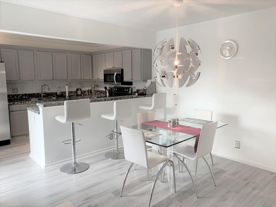 Recently Sold: $199,900 (3 beds, 2 baths, 1472 Square Feet)