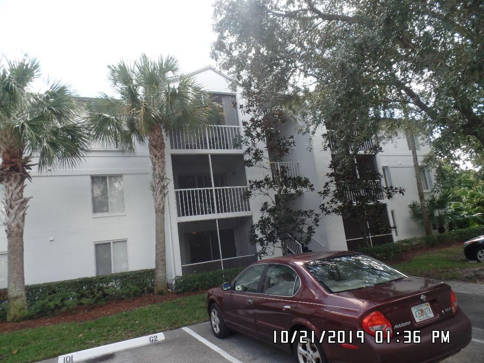 Recently Rented: $1,300 (2 beds, 2 baths, 1018 Square Feet)