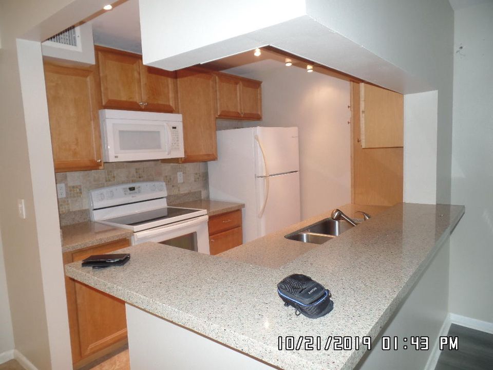 Recently Rented: $1,300 (2 beds, 2 baths, 1018 Square Feet)