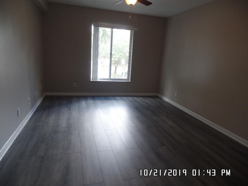 Recently Rented: $1,300 (2 beds, 2 baths, 1018 Square Feet)
