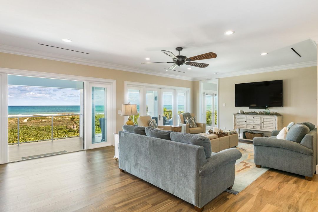 Recently Sold: $4,800,000 (5 beds, 6 baths, 5357 Square Feet)