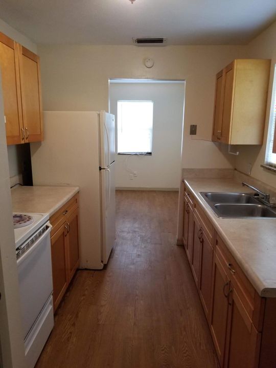 Recently Rented: $1,100 (3 beds, 2 baths, 1048 Square Feet)