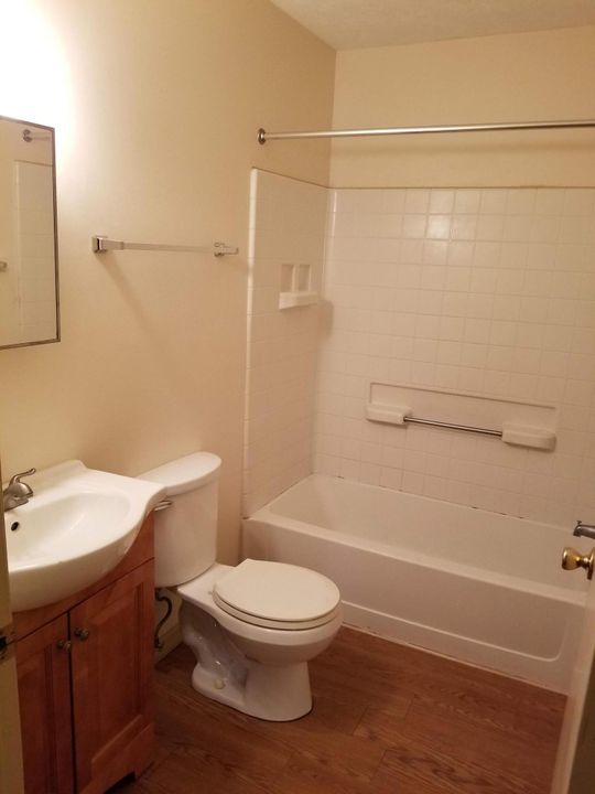 Недавно арендовано: $1,100 (3 спален, 2 ванн, 1048 Квадратных фут)
