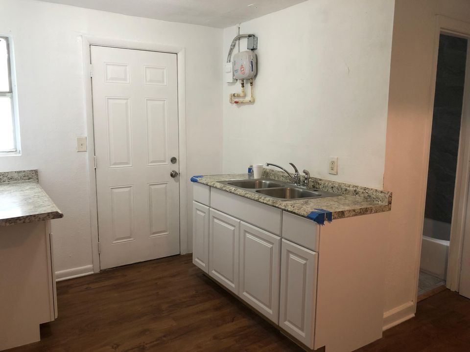 Recently Rented: $750 (2 beds, 1 baths, 2754 Square Feet)