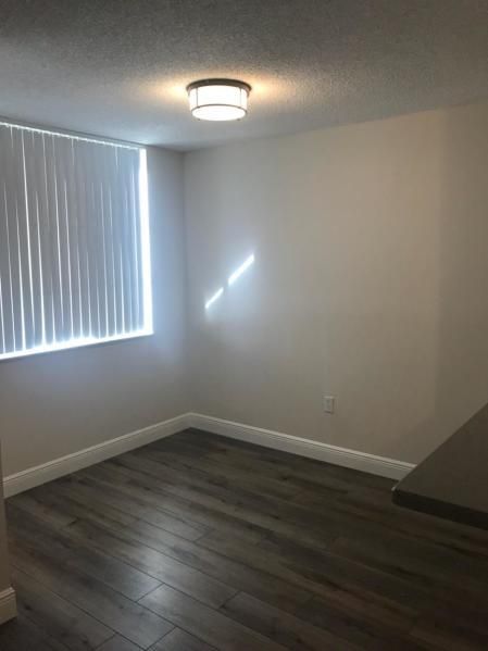 Recently Sold: $99,900 (1 beds, 1 baths, 702 Square Feet)