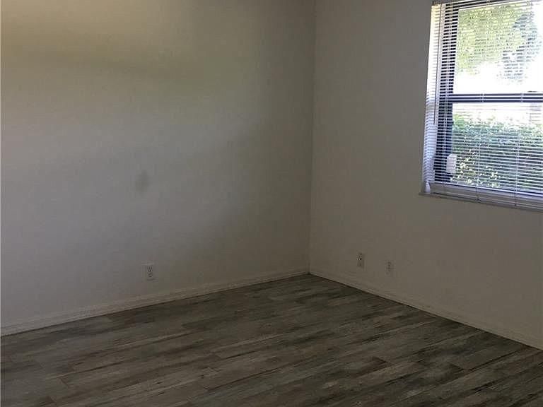 Recently Rented: $1,600 (2 beds, 2 baths, 1300 Square Feet)